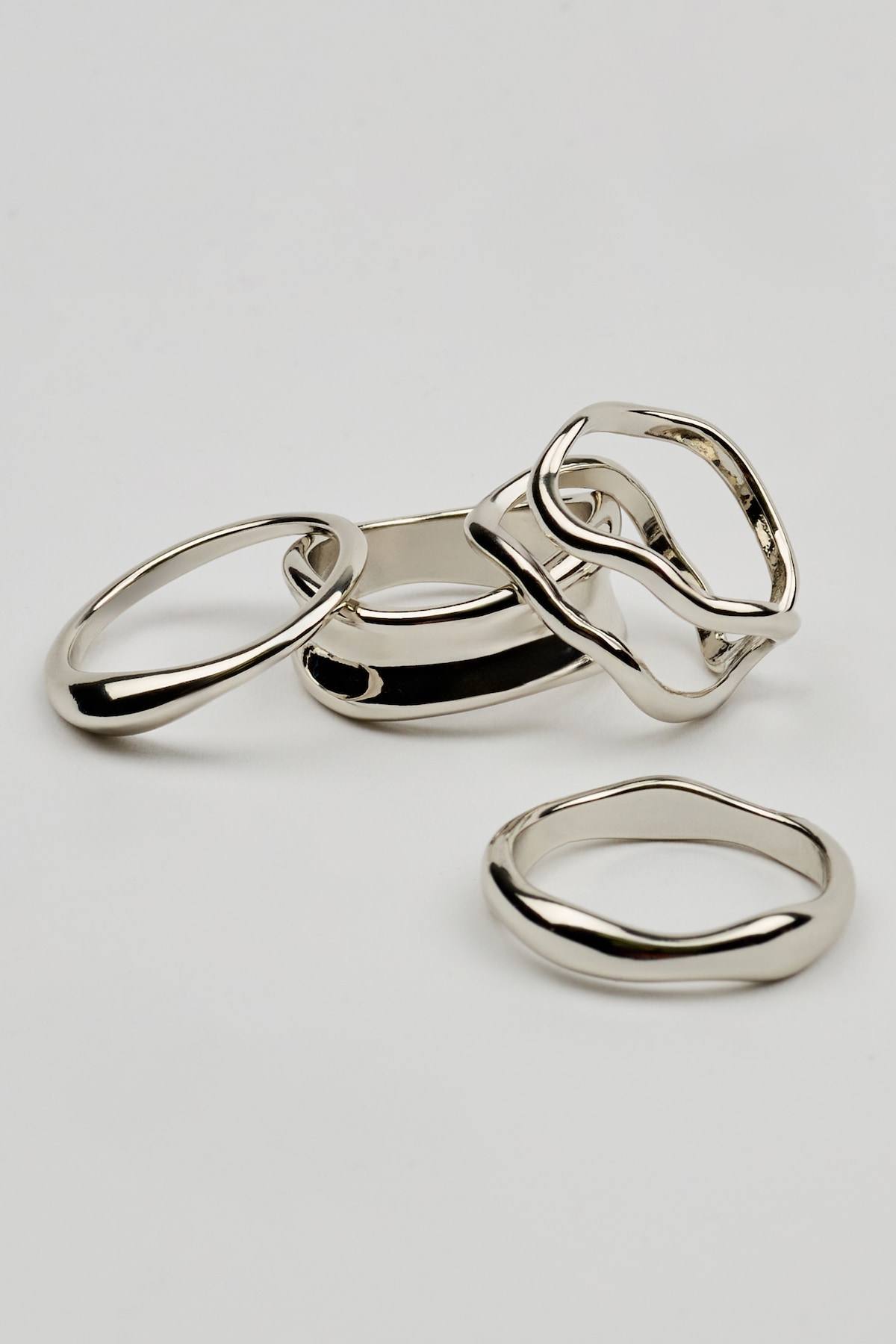Set of 4 Wavy Minimal Rings - Image 2