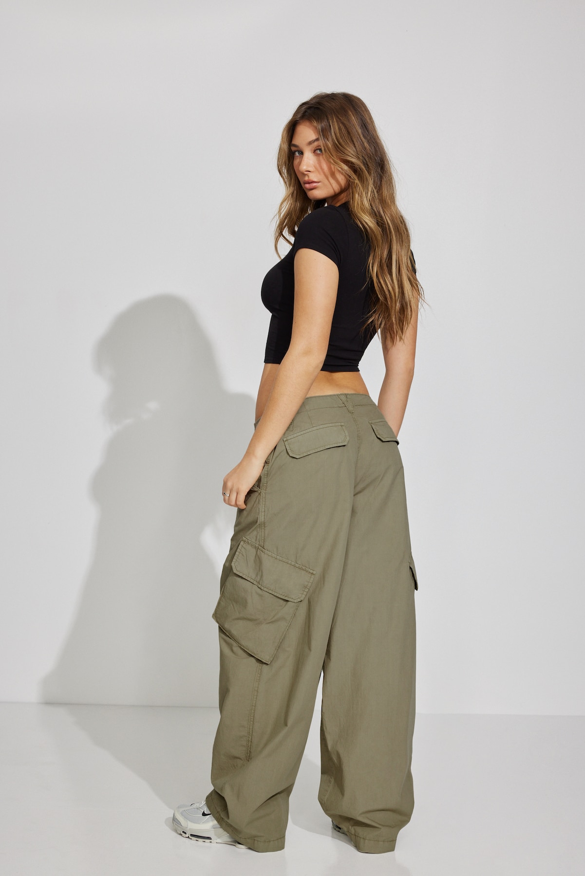 Low Rise Baggy Poplin Cargo Pants - Image 3