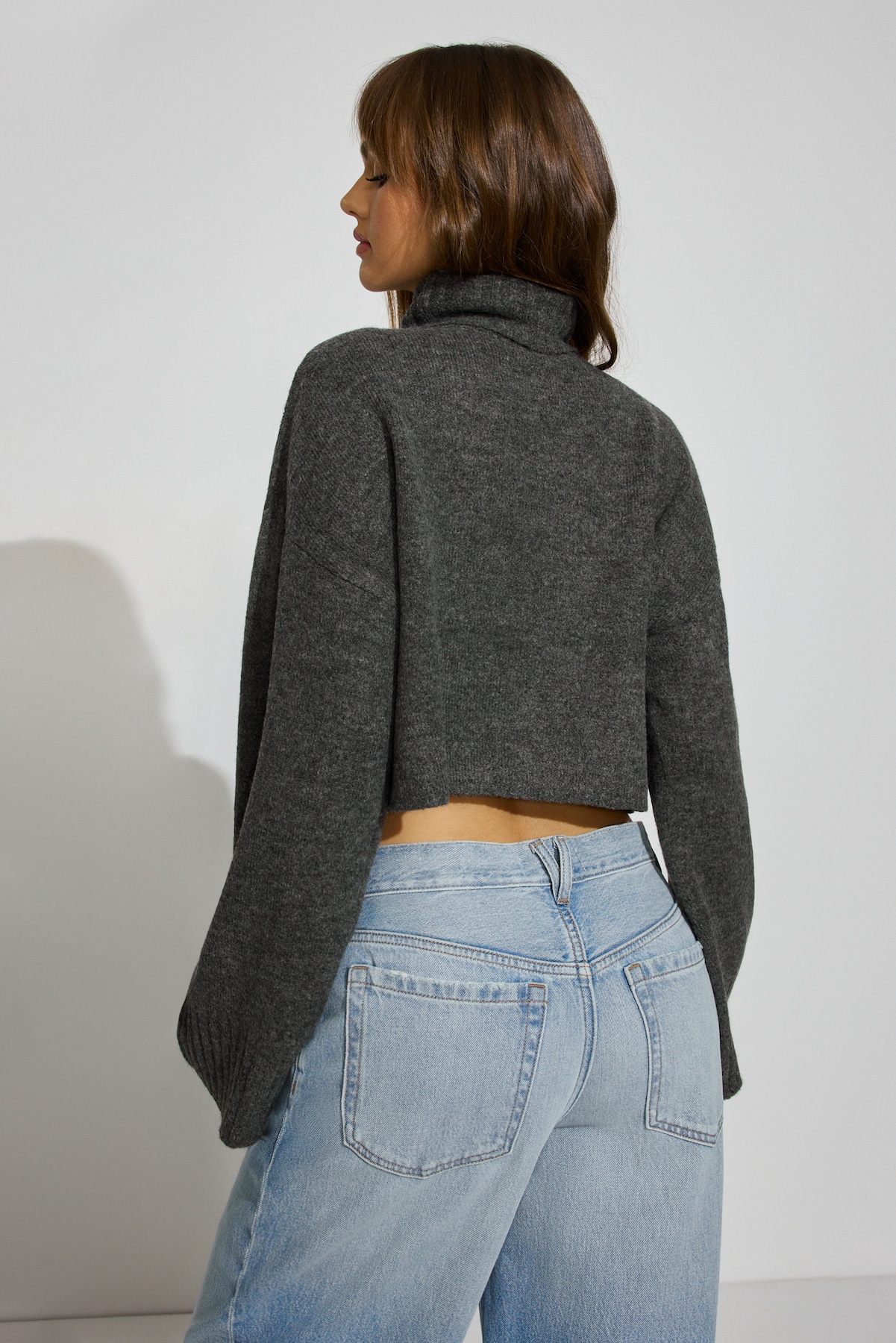 Spongy Cropped Turtleneck - Image 4