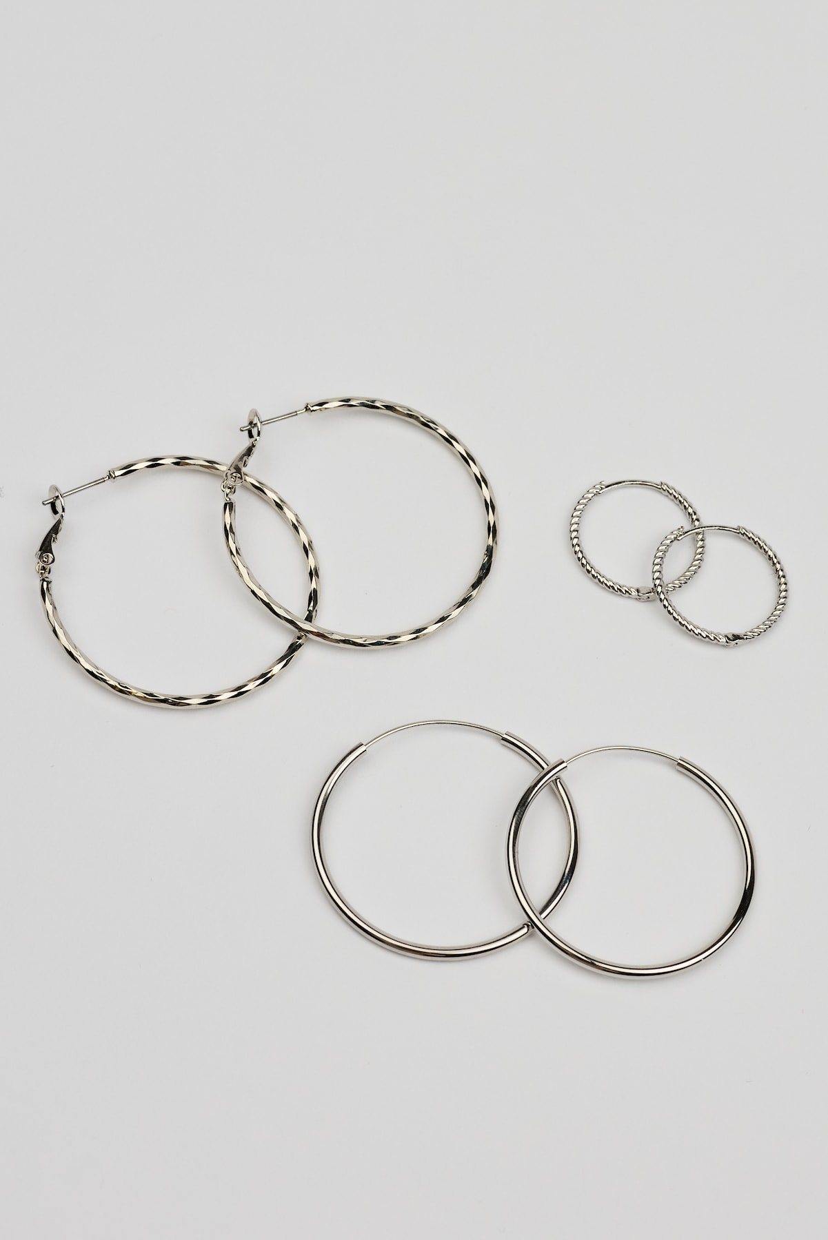 6 Pack of Mini Studs & Thin Hoop Earrings - Image 3