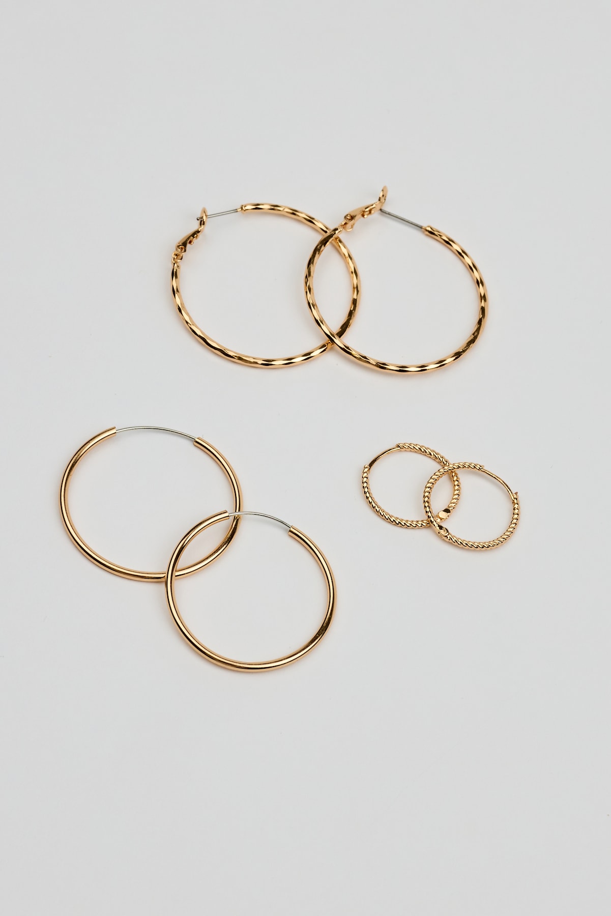 6 Pack of Mini Studs & Thin Hoop Earrings - Image 3