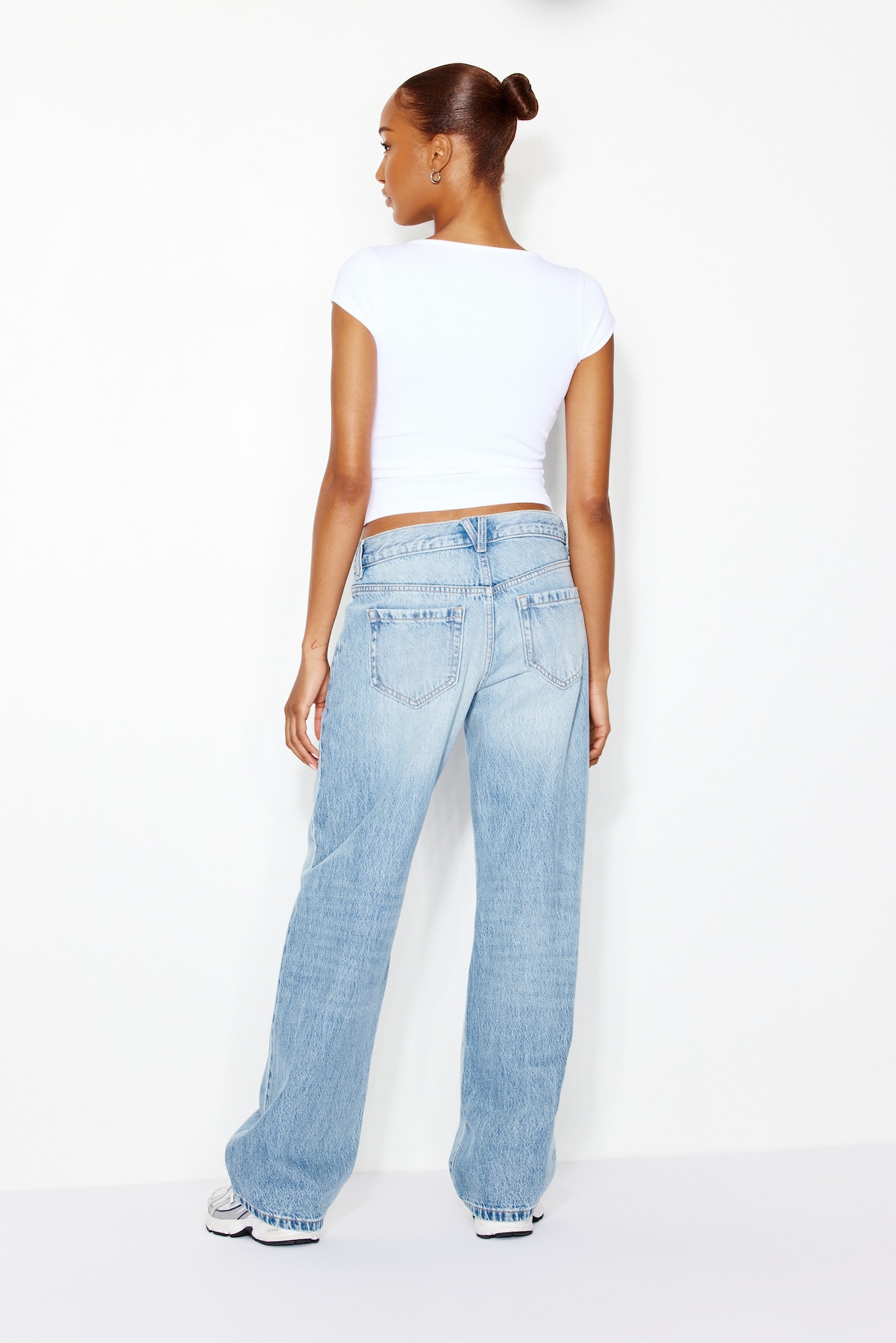 Low Rise Relaxed Jeans - Image 3